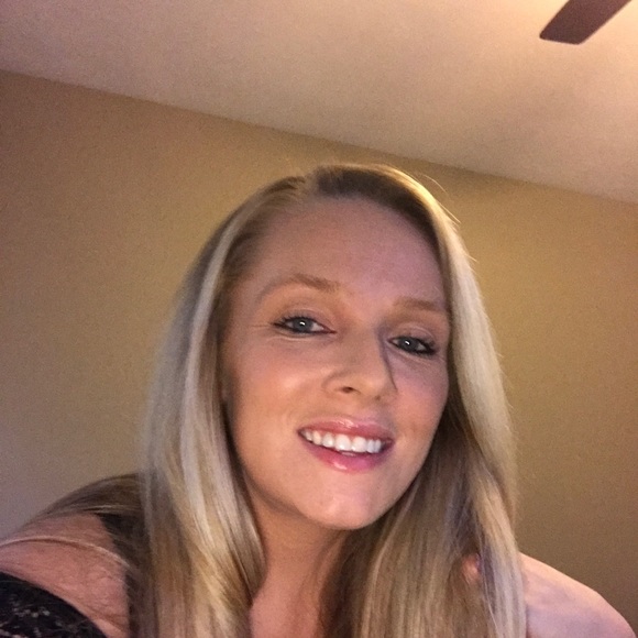 Meet your Posher, Andrea - Picture 4 of 6